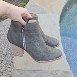 Paul Green Malibu Sliced leather Olive Nubuck. Zip Bootie 5,5